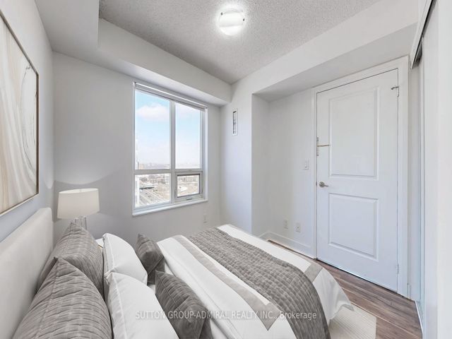 2224 - 2 Eva Rd