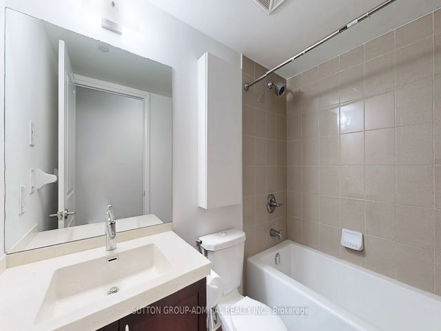 2224 - 2 Eva Rd