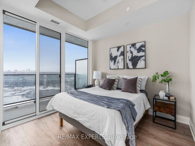 1609 - 70 Annie Craig Dr