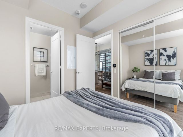1609 - 70 Annie Craig Dr