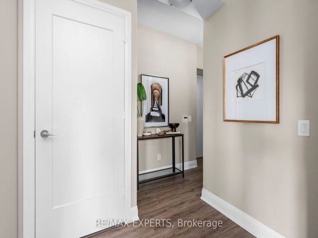 1609 - 70 Annie Craig Dr