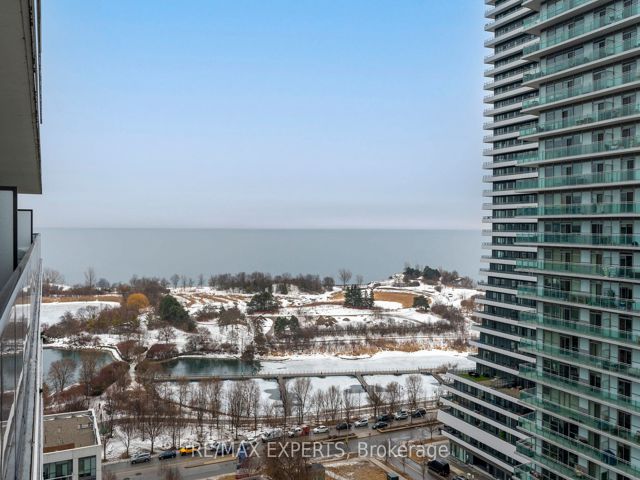 1609 - 70 Annie Craig Dr