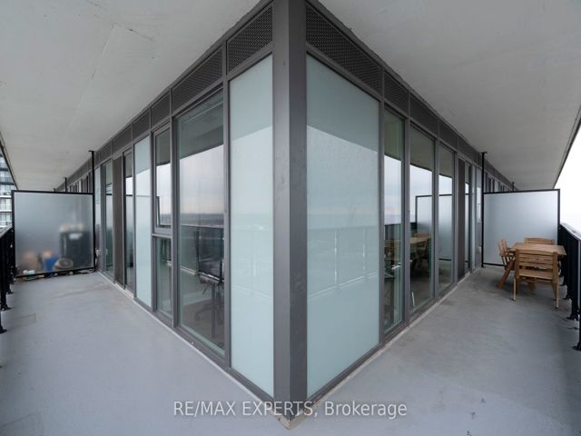 1609 - 70 Annie Craig Dr