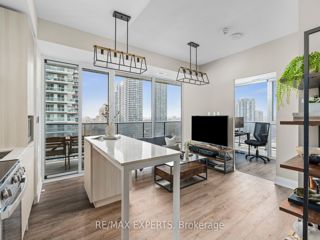 1609 - 70 Annie Craig Dr