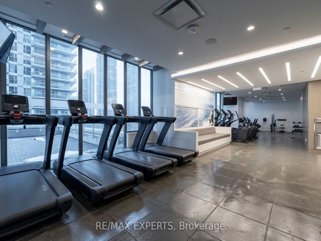 1609 - 70 Annie Craig Dr
