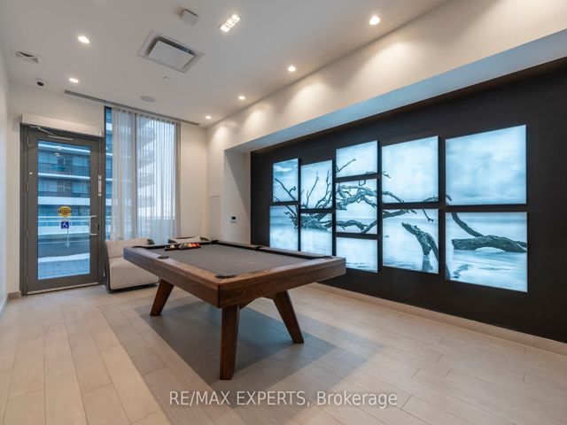 1609 - 70 Annie Craig Dr