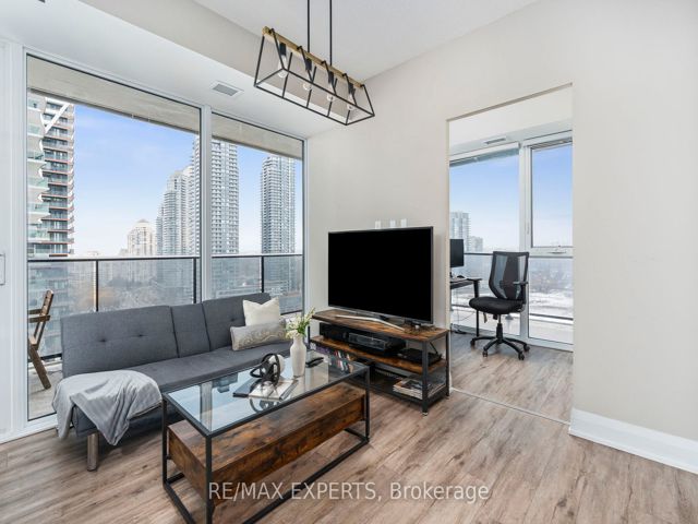 1609 - 70 Annie Craig Dr