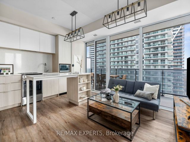 1609 - 70 Annie Craig Dr