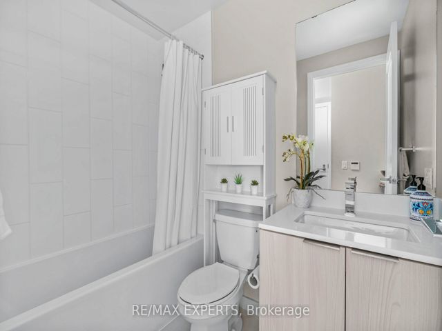 1609 - 70 Annie Craig Dr