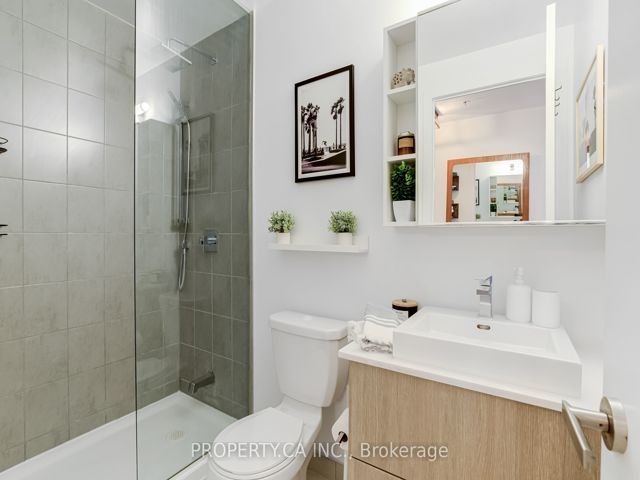 212 - 38 Howard Park Ave