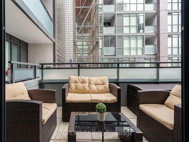 212 - 38 Howard Park Ave