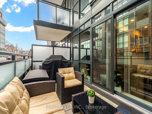 212 - 38 Howard Park Ave