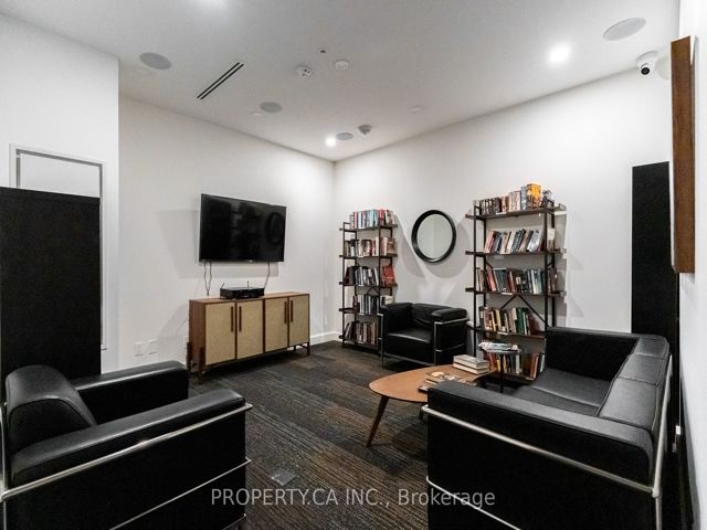 212 - 38 Howard Park Ave
