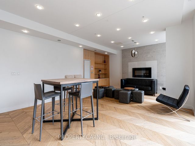 212 - 38 Howard Park Ave