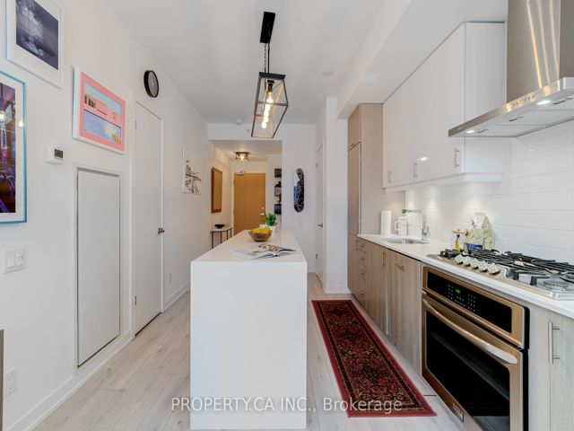 212 - 38 Howard Park Ave