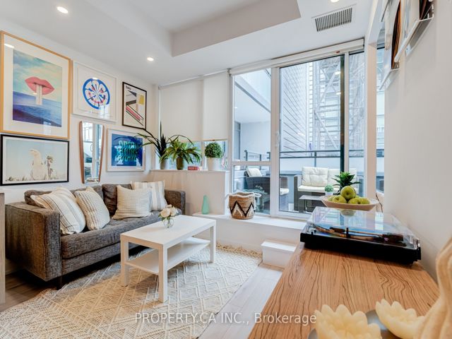 212 - 38 Howard Park Ave