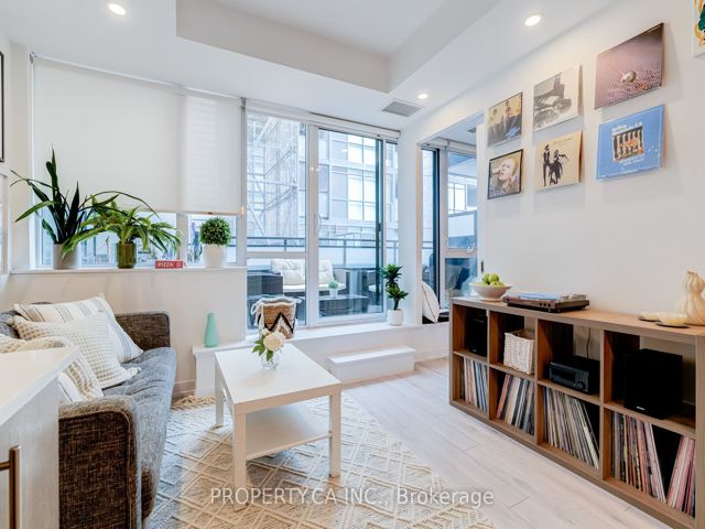 212 - 38 Howard Park Ave