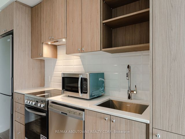814 - 50 George Butchart Dr