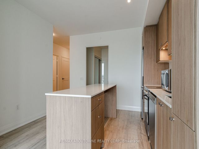 814 - 50 George Butchart Dr