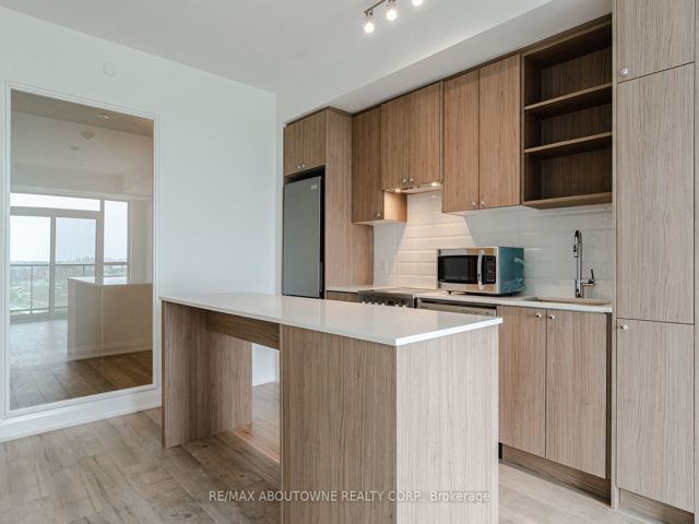 814 - 50 George Butchart Dr