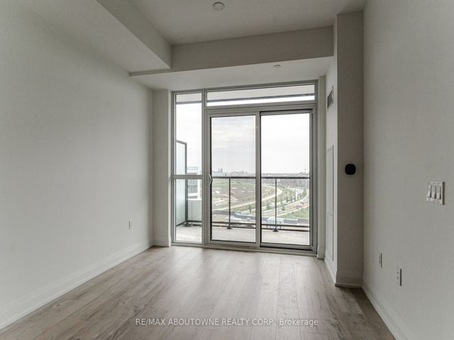 814 - 50 George Butchart Dr