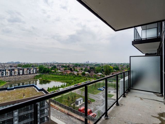 814 - 50 George Butchart Dr
