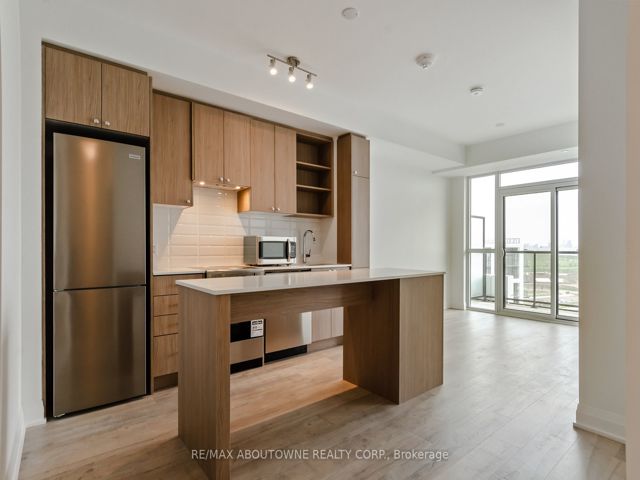 814 - 50 George Butchart Dr