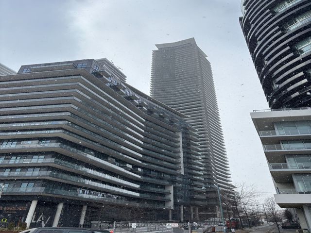912 - 38 Annie Craig Dr