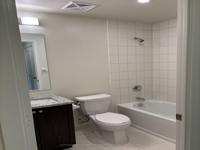 912 - 38 Annie Craig Dr