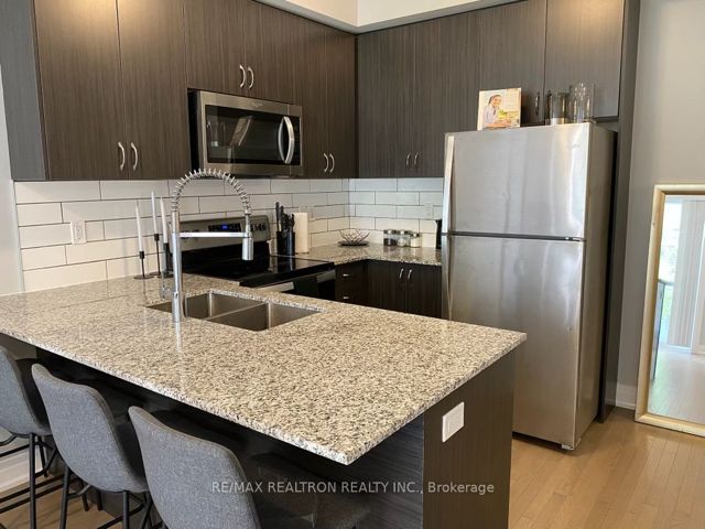 43 - 717 Lawrence Ave W
