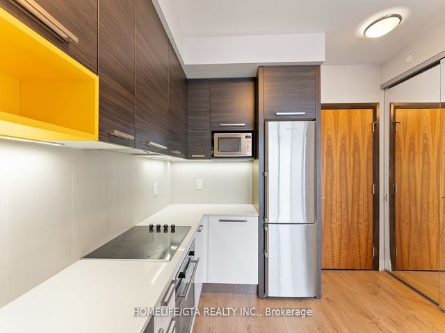 3208 - 36 Park Lawn Rd