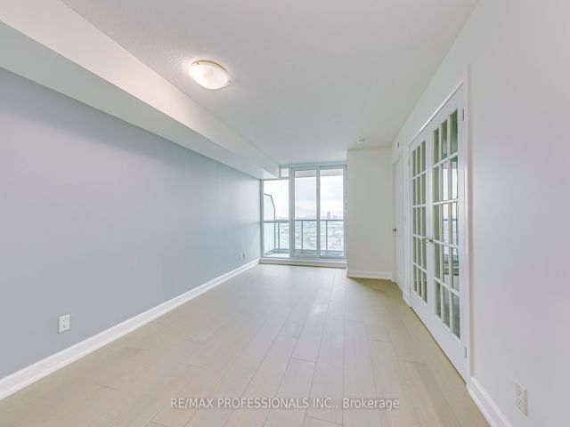 2001 - 215 Sherway Gardens Rd