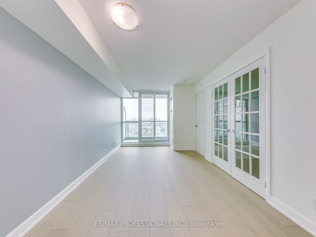 2001 - 215 Sherway Gardens Rd