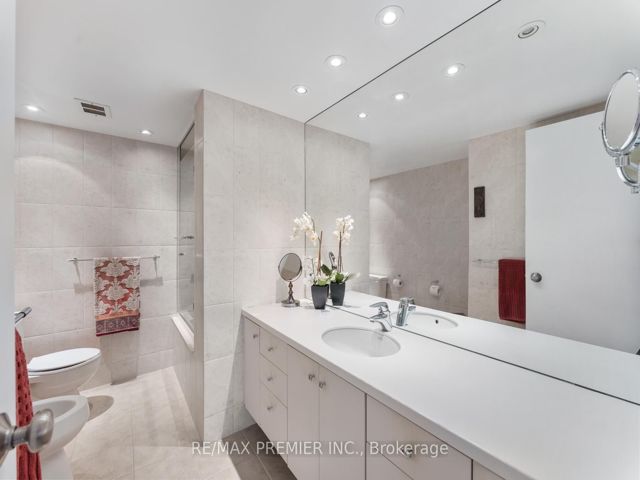 2103 - 2045 Lake Shore Blvd W