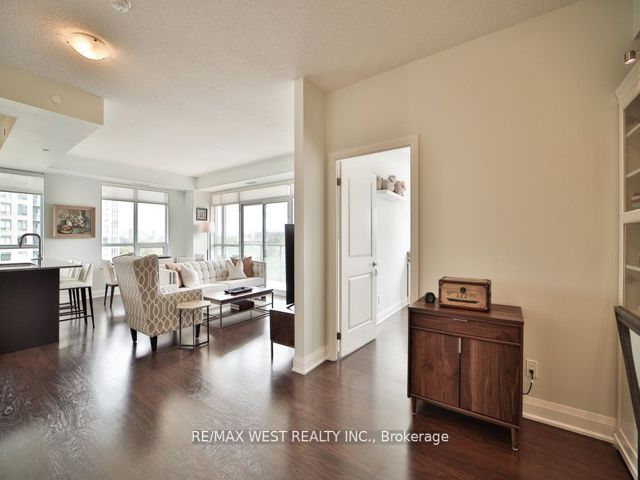 808 - 25 Fontenay Crt
