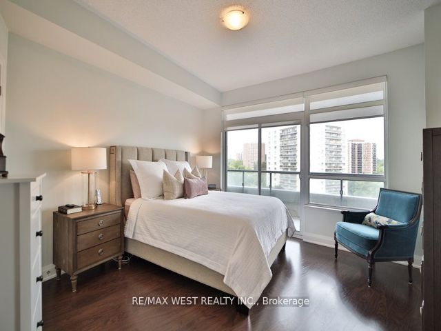 808 - 25 Fontenay Crt