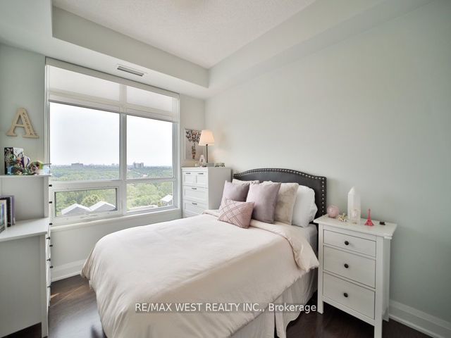 808 - 25 Fontenay Crt