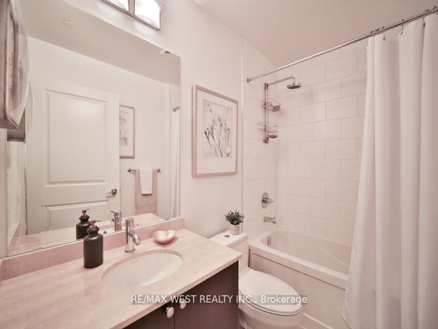 808 - 25 Fontenay Crt
