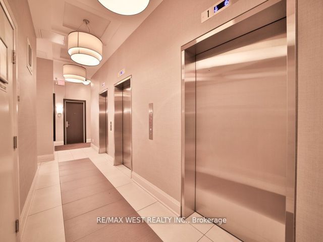 808 - 25 Fontenay Crt