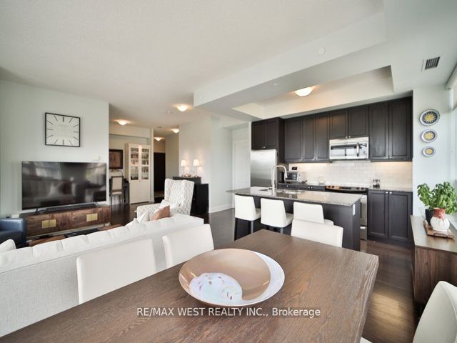 808 - 25 Fontenay Crt