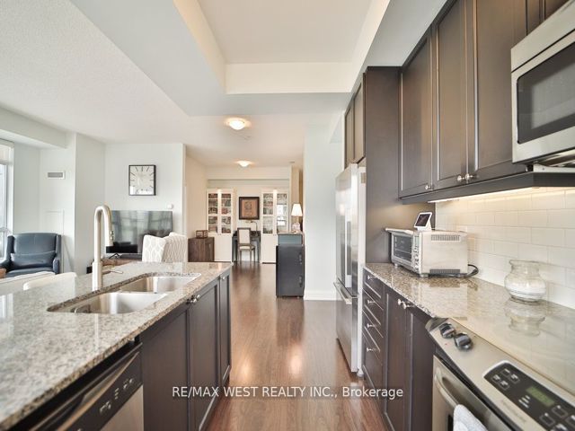 808 - 25 Fontenay Crt