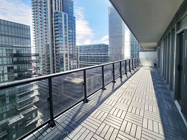 1402 - 56 Annie Craig Dr