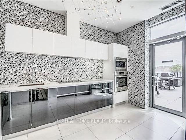 1402 - 56 Annie Craig Dr