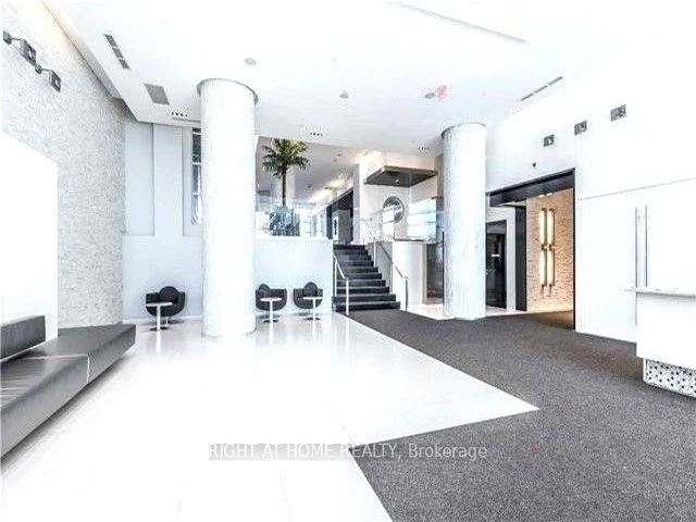 1402 - 56 Annie Craig Dr