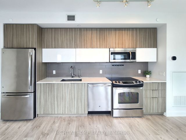 1402 - 56 Annie Craig Dr