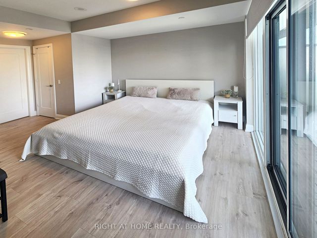 1402 - 56 Annie Craig Dr