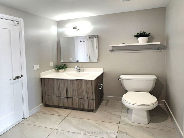 1402 - 56 Annie Craig Dr