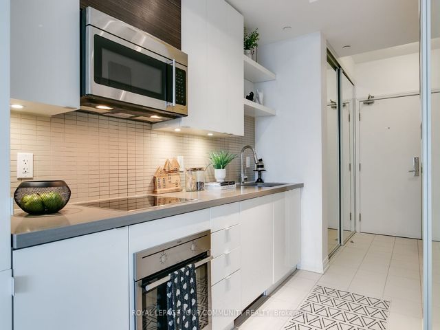 B805 - 60 Annie Craig Dr