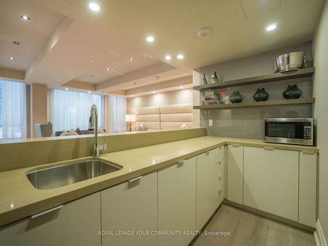 B805 - 60 Annie Craig Dr