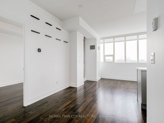 709 - 1638 Bloor St W